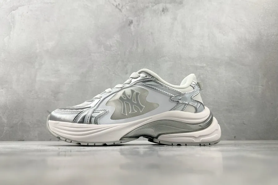 MLB Chunky Jogger in White