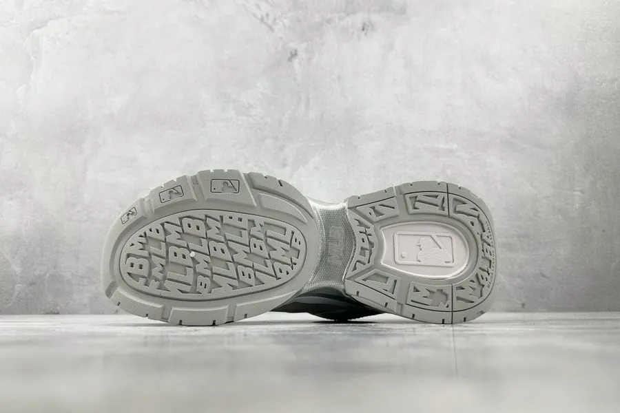 MLB Chunky Jogger in White