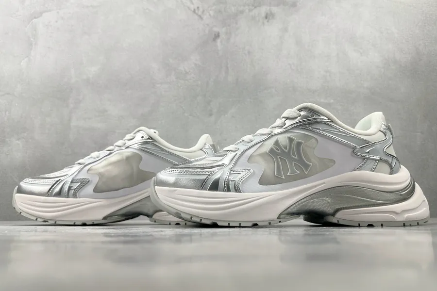 MLB Chunky Jogger in White