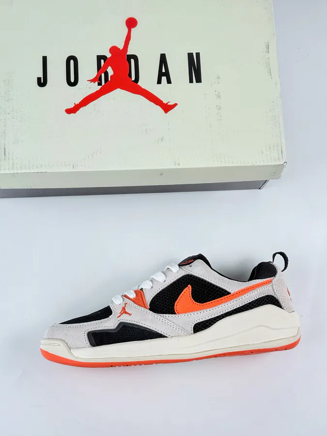 NK Air Jordan CMFT Era Retro Sneaker