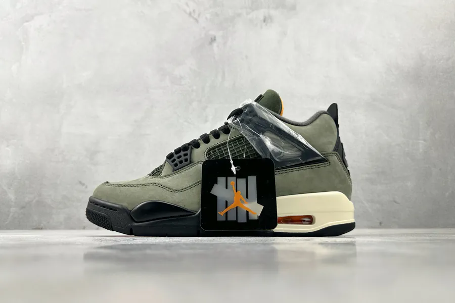 UNDEFEATED x Jordan Air Jordan 4 in Olive