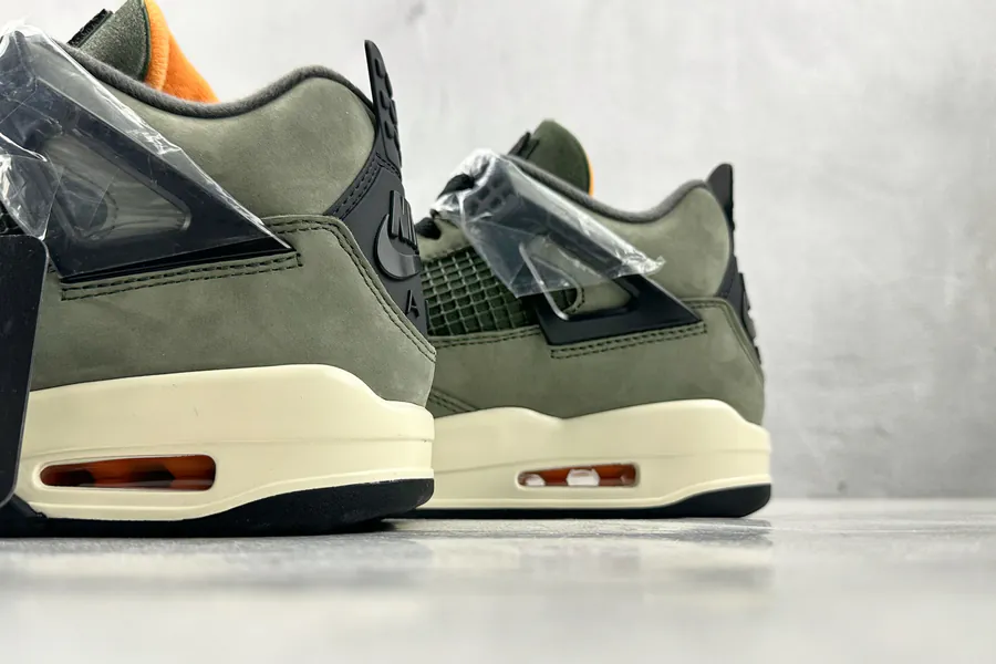 UNDEFEATED x Jordan Air Jordan 4 in Olive