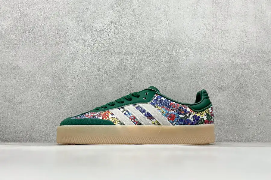 Adidas Originals Samba E Valentine W Retro Samba Sneaker