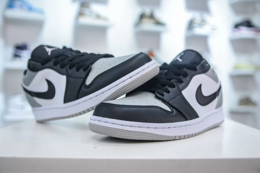 Original Air Jordan AJ1 Low in Black White Gray