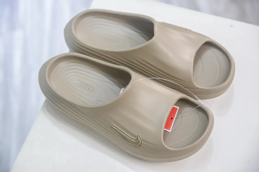Nike ReactX REJUVEN8 Slide Simple and Comfortable Slides