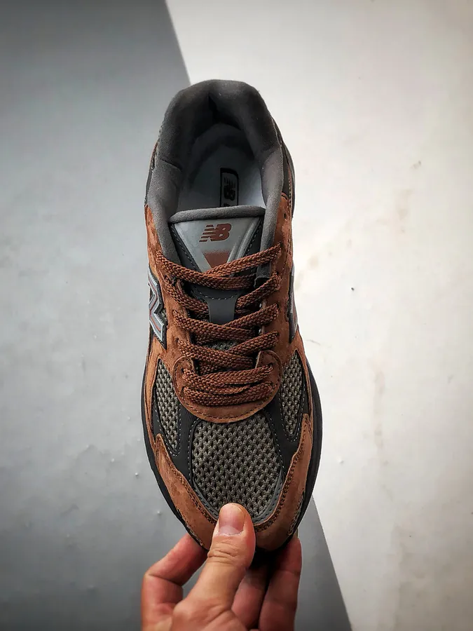 New Balance 2010 Series Sneaker in Gray Brown