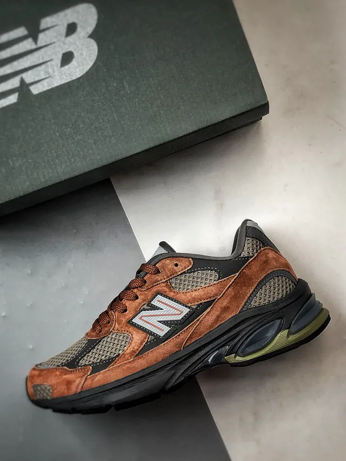 New Balance 2010 Series Sneaker in Gray Brown