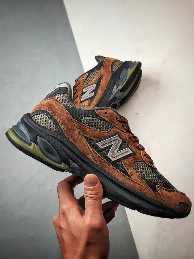 New Balance 2010 Series Sneaker in Gray Brown