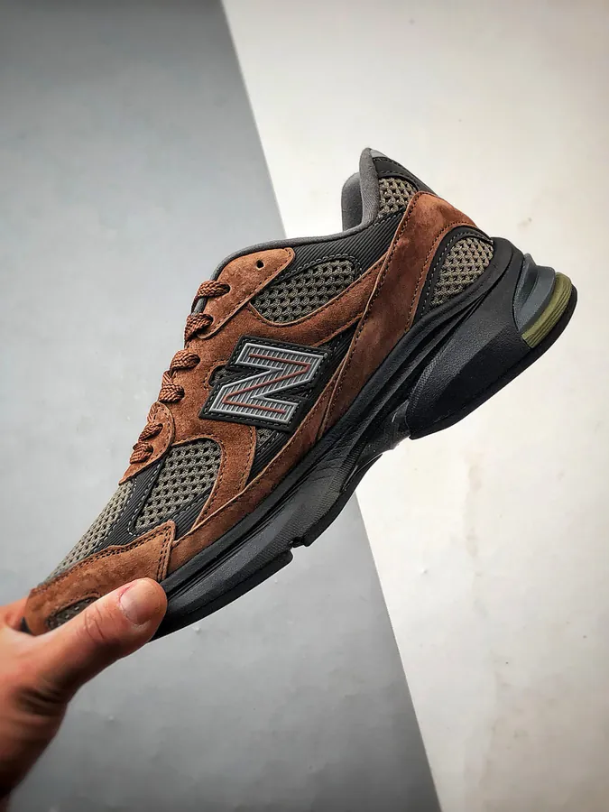 New Balance 2010 Series Sneaker in Gray Brown