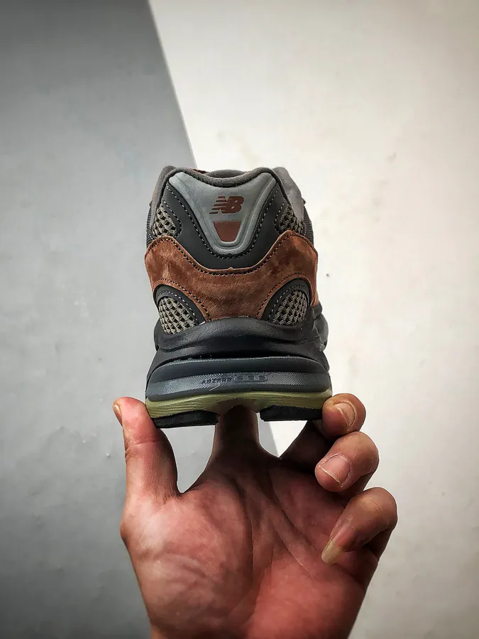 New Balance 2010 Series Sneaker in Gray Brown