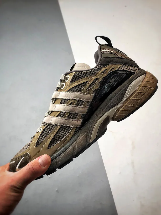 AD Originals Adistar Cushion Brown