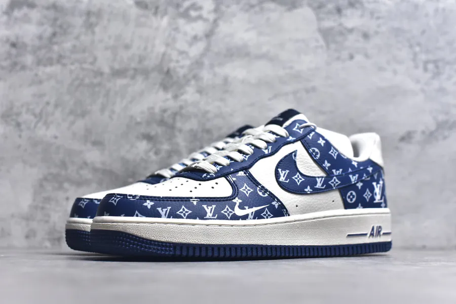 NK Air Force 107 Low Low Top Sneakers