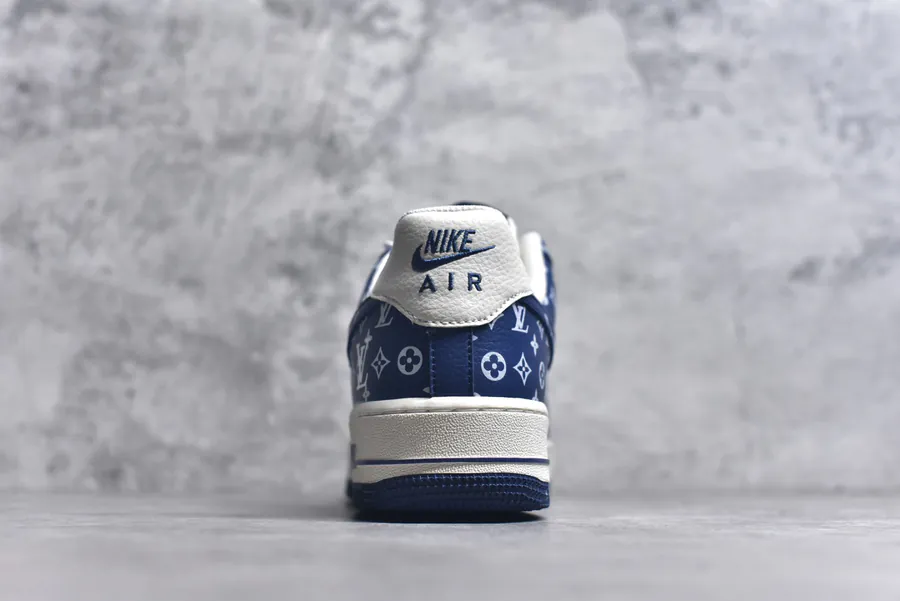 NK Air Force 107 Low Low Top Sneakers