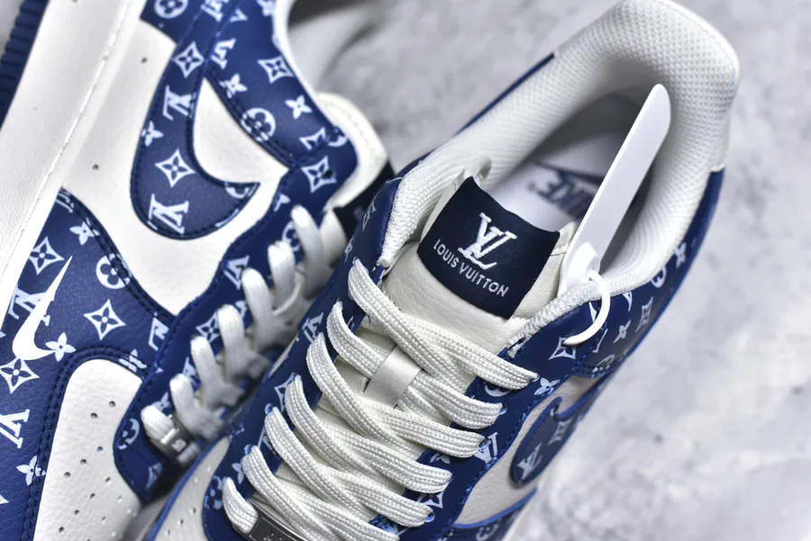 NK Air Force 107 Low Low Top Sneakers
