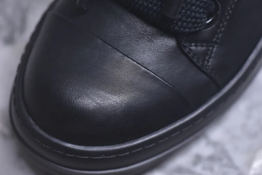 RO Drksh Low Top Leather Sneaker in Black