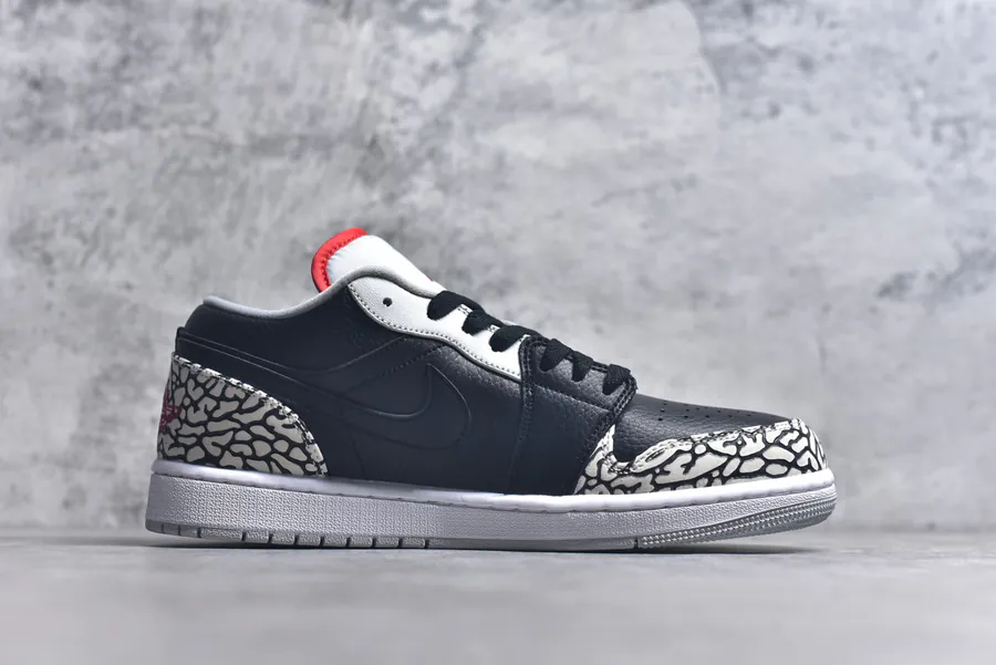 Air Jordan 1 Low in Black Cement