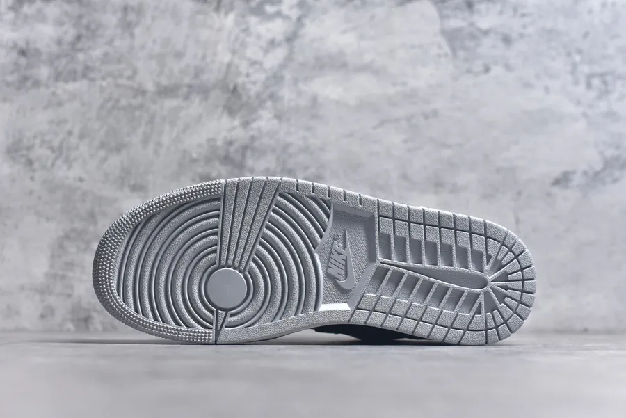 Air Jordan 1 Low in Black Cement