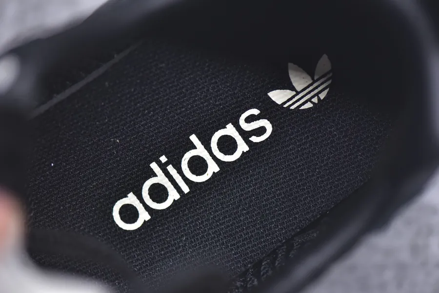 AD Originals ADISTAR CUSHION Low Top Lifestyle Sneakers