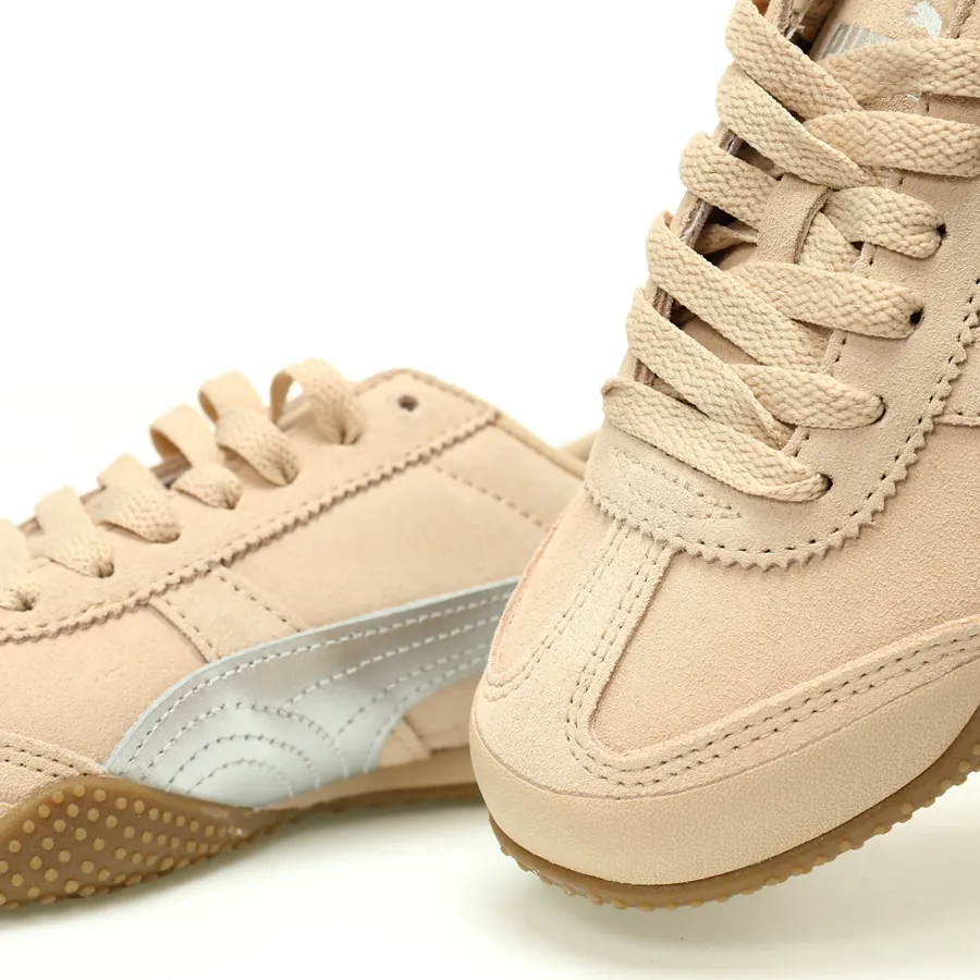Bella UT Low Retro Style Sneaker with Grained Leather and Soft Foam Comfort