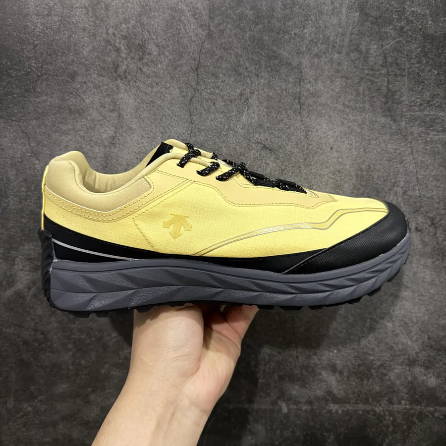 DESCENTE Terrain D Low Top Comfortable Slip Resistant Durable Lifestyle Sneaker