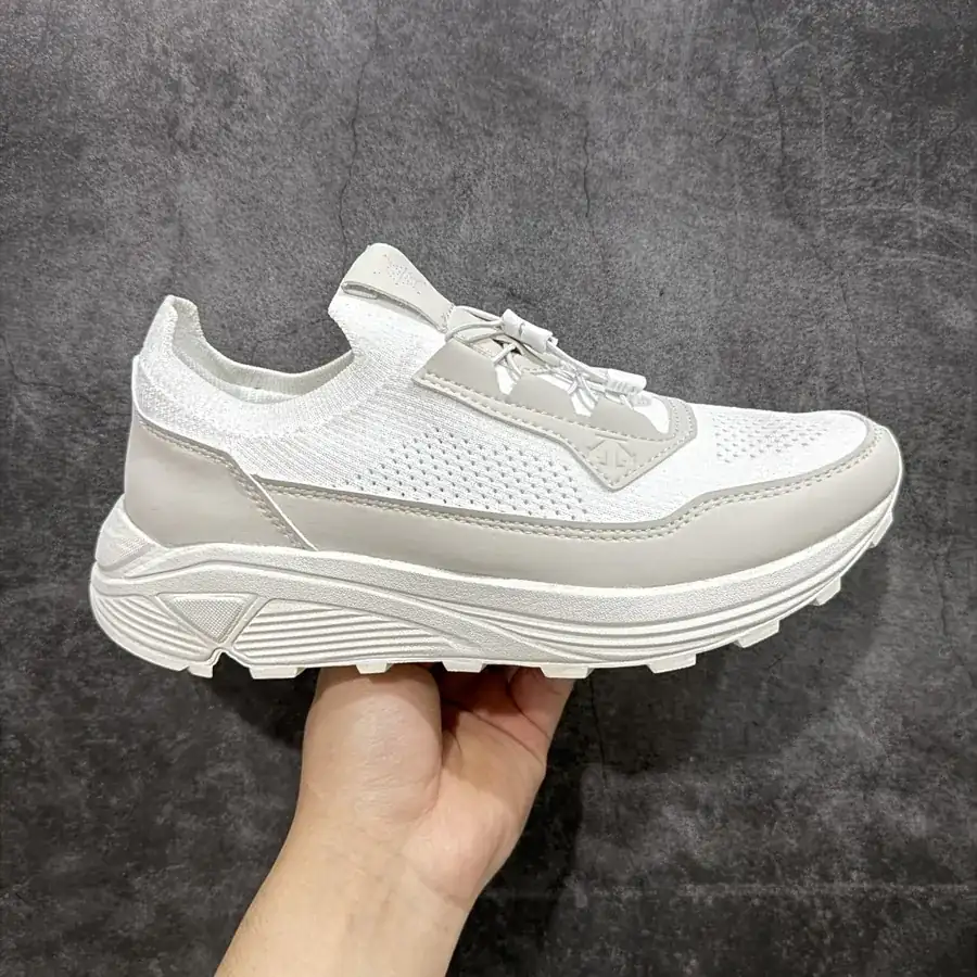 Descente Running White Grey Warrior City Commute & Outdoor