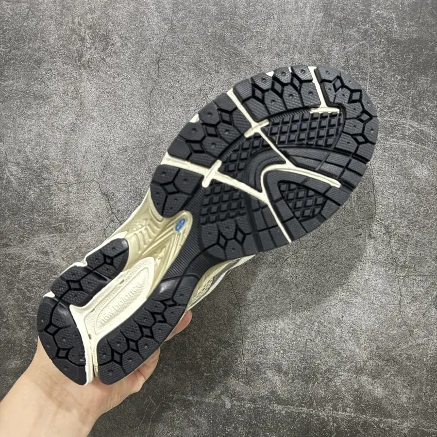 New Balance M1906R 1906NA Vintage Style Running Sneakers