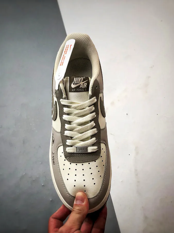 NK Air Force 1 07 Low with Bear Print