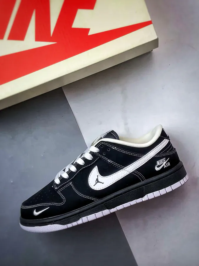 NK Dunk Low Retro DIY High End Custom