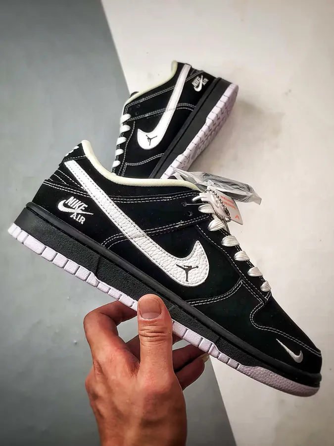 NK Dunk Low Retro DIY High End Custom