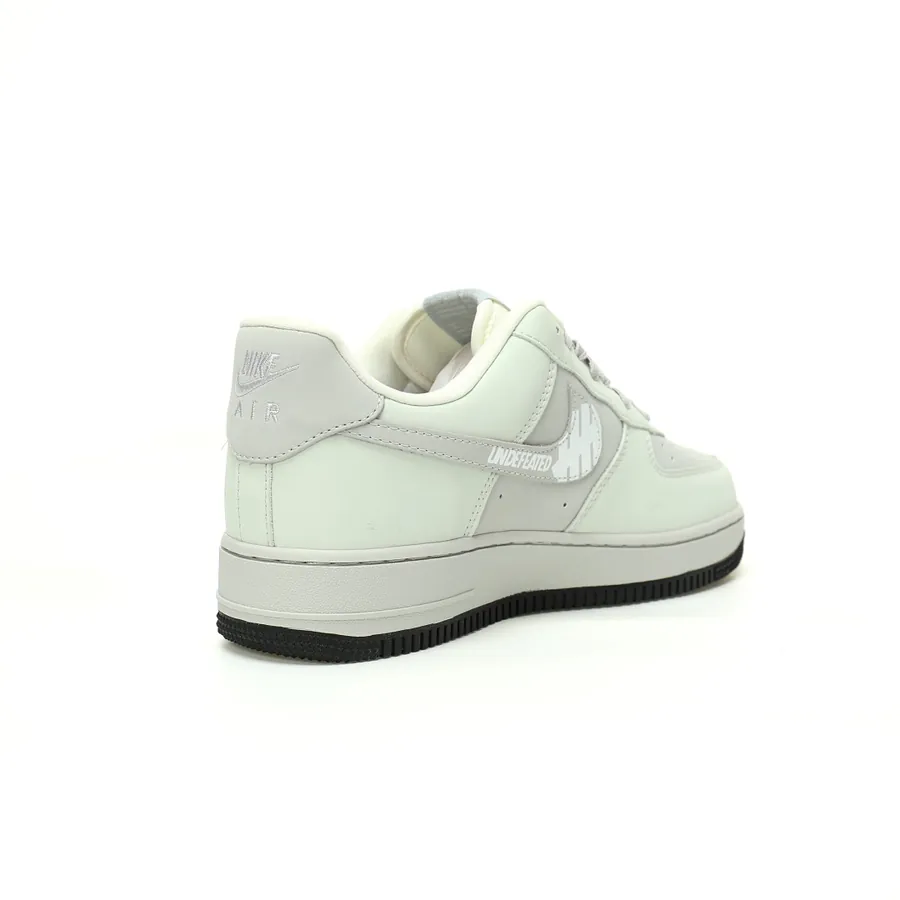 UNDEFEATED x Nike Air Force 1'07 Low Classic Low Sneaker