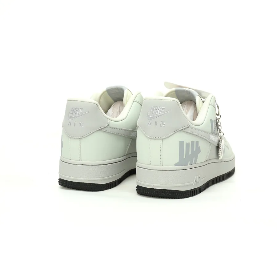 UNDEFEATED x Nike Air Force 1'07 Low Classic Low Sneaker