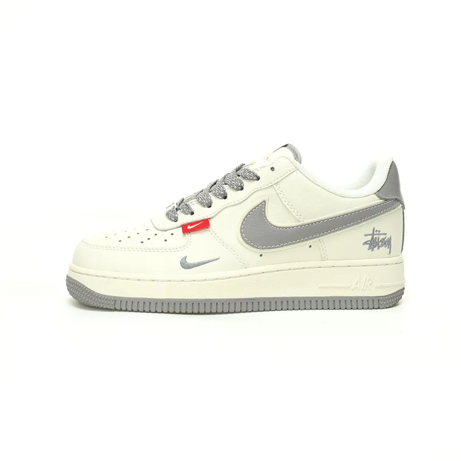 X Air Force 1'07 Low Classic Low Top Casual Sneaker