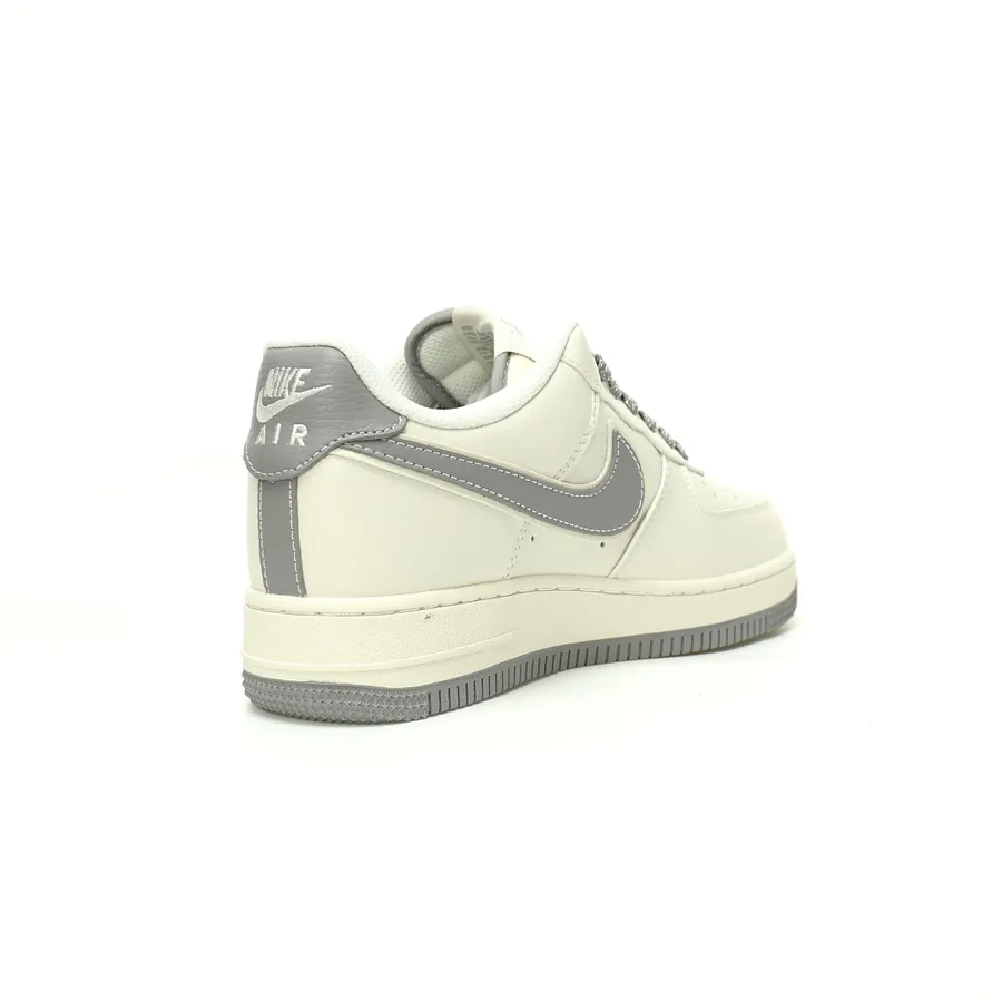 X Air Force 1'07 Low Classic Low Top Casual Sneaker