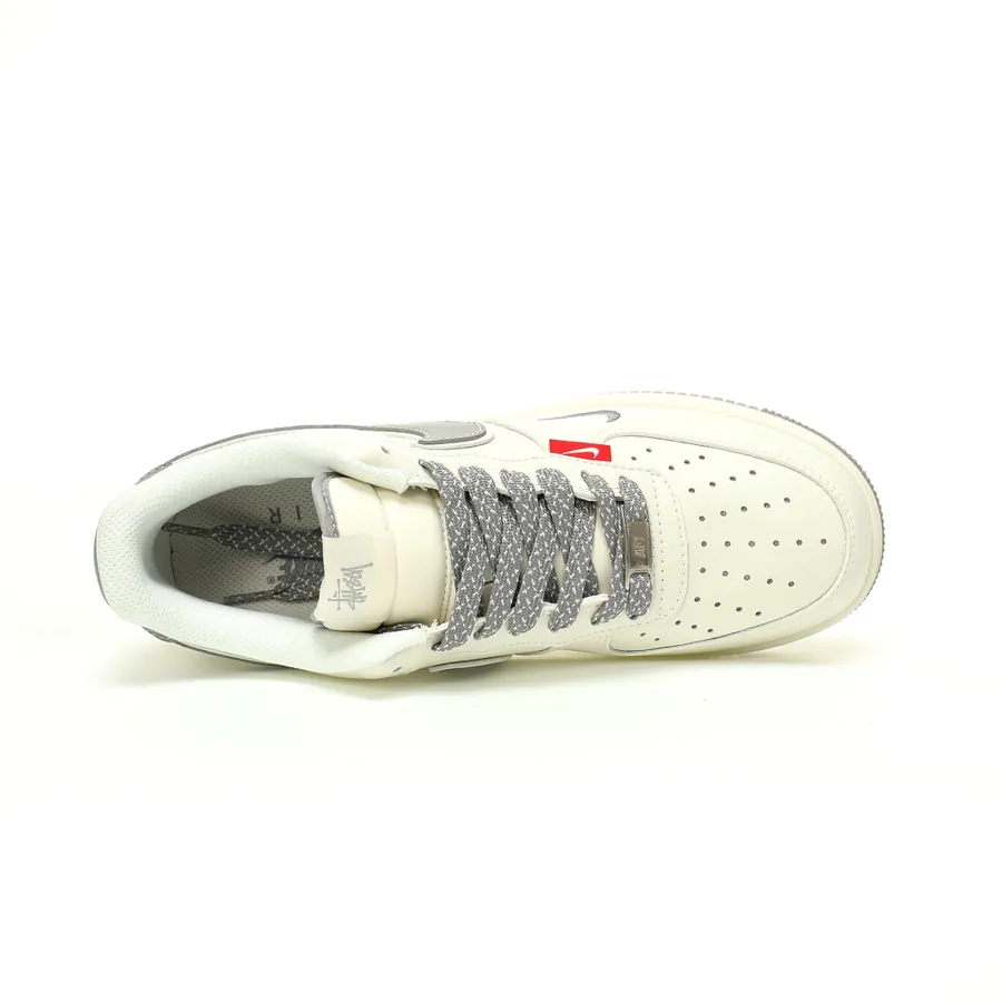 X Air Force 1'07 Low Classic Low Top Casual Sneaker