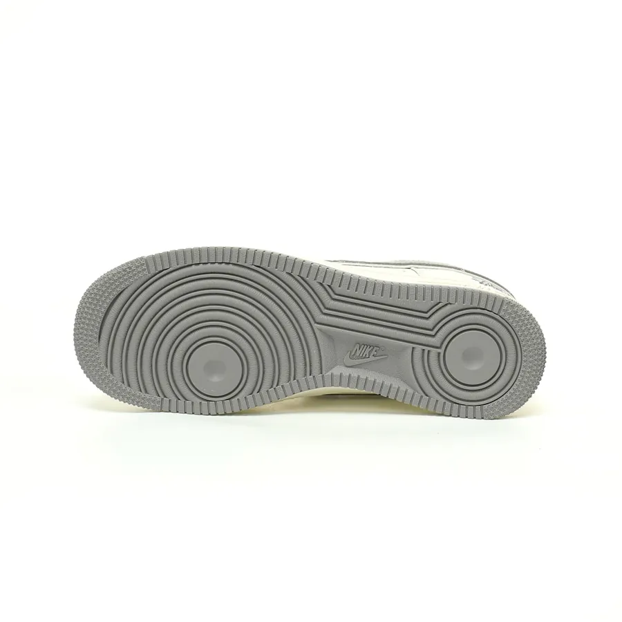 X Air Force 1'07 Low Classic Low Top Casual Sneaker