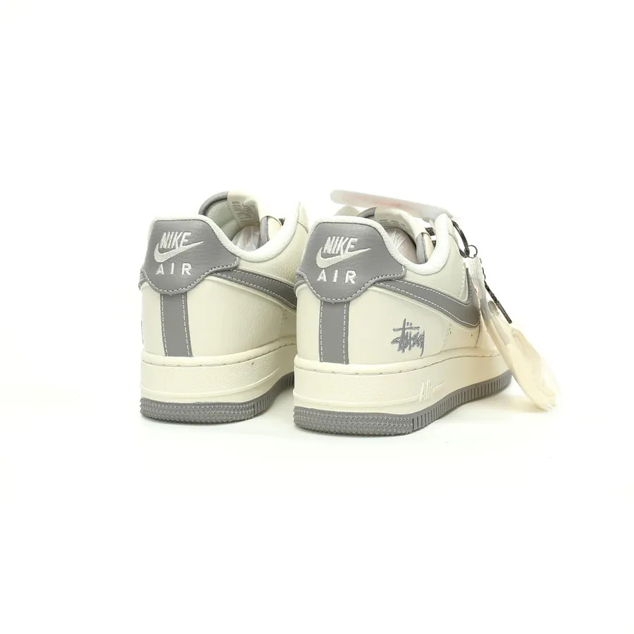 X Air Force 1'07 Low Classic Low Top Casual Sneaker