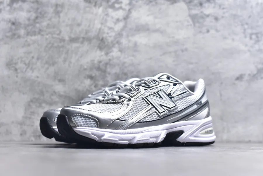 New Balance NB740 Vintage Sneaker