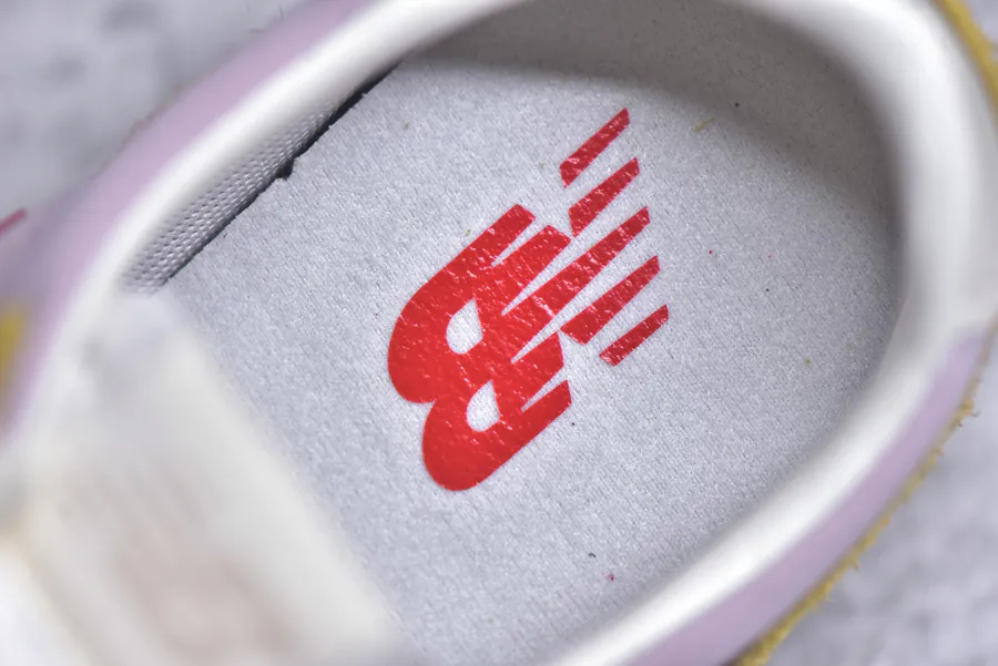 New Balance 471 Vintage Style Low Top Sneaker