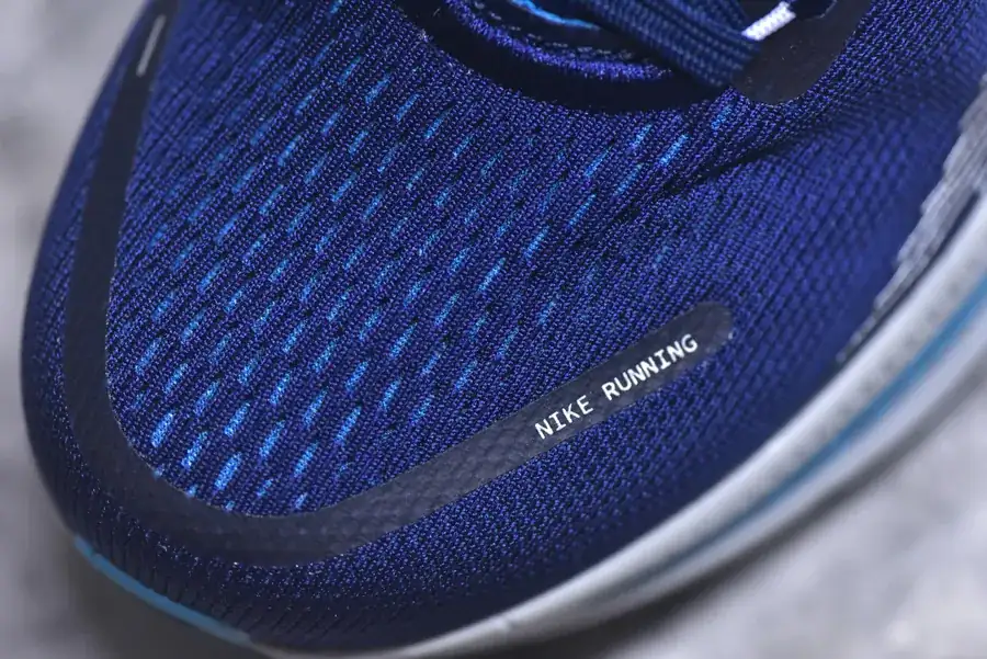 NK Air Zoom Vomero 18 Running Shoes