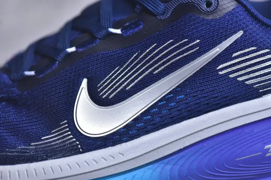 NK Air Zoom Vomero 18 Running Shoes