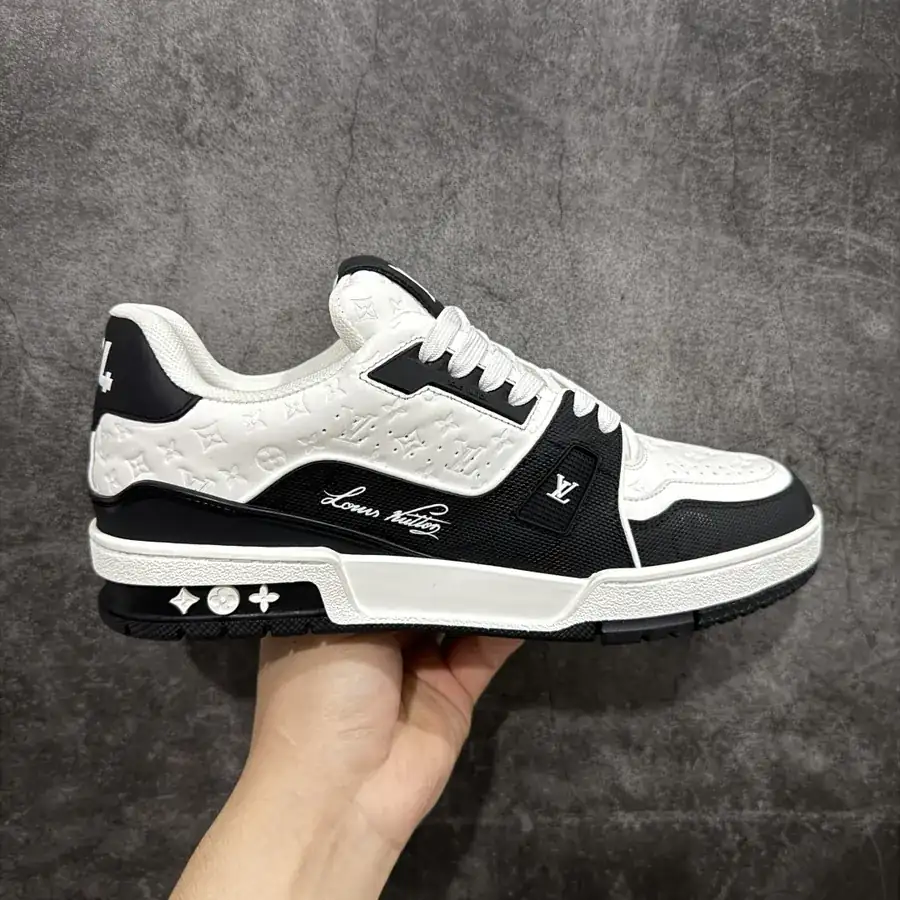 LV Trainer 3D Black and White