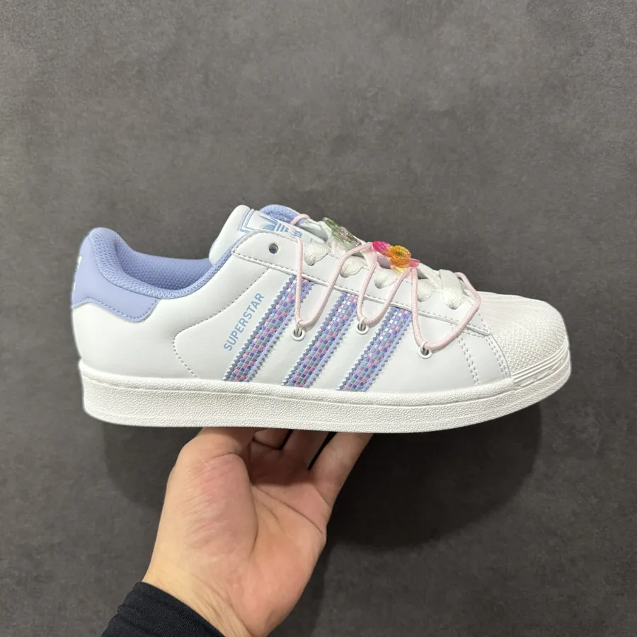 Originals Superstar in Mint Green Classic Shell Toe Series Low Top Sneakers