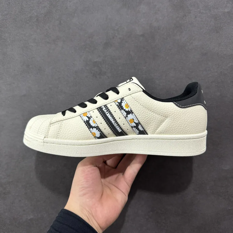 AD Originals Superstar x Daisy Premium Leather Sneaker