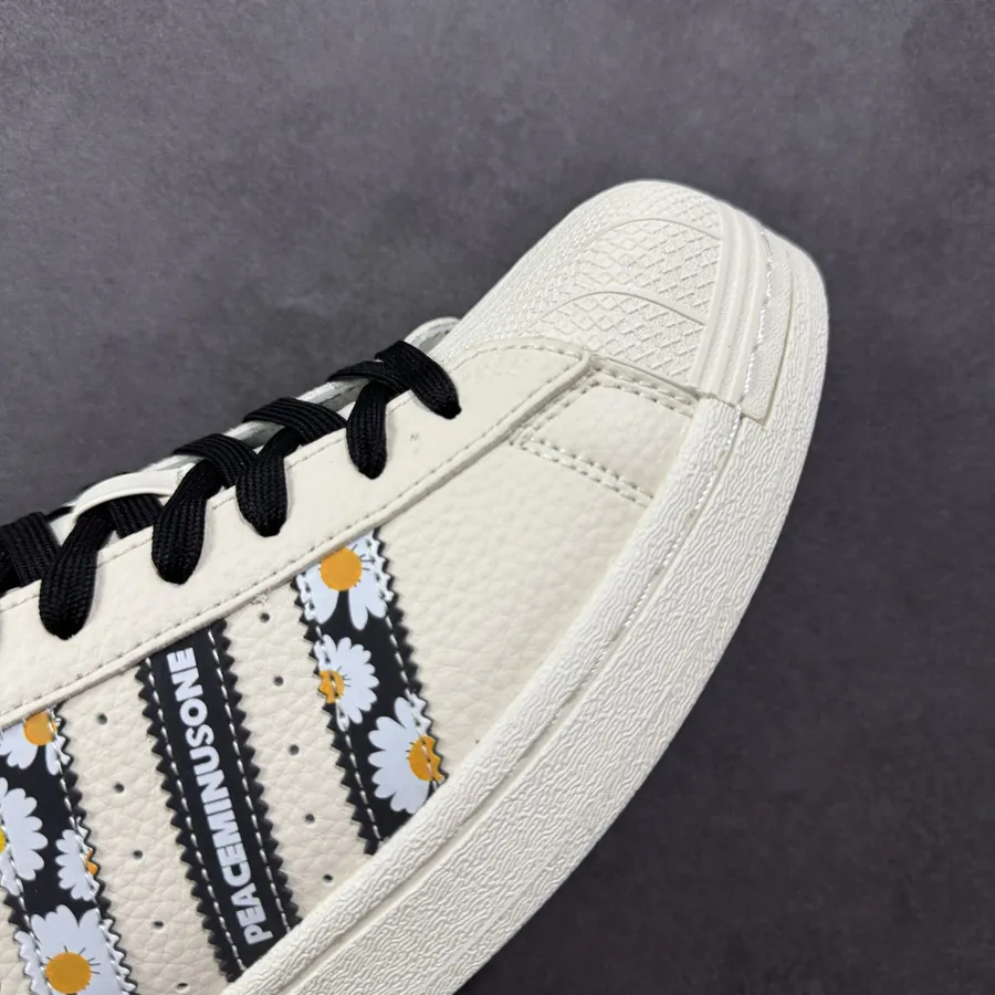AD Originals Superstar x Daisy Premium Leather Sneaker