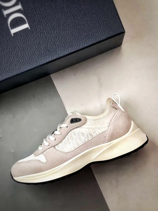 Dior B25 Oblique Runner Sneaker in Ivory