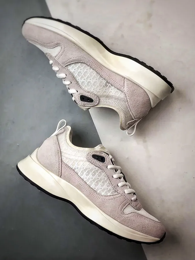 Dior B25 Oblique Runner Sneaker in Ivory