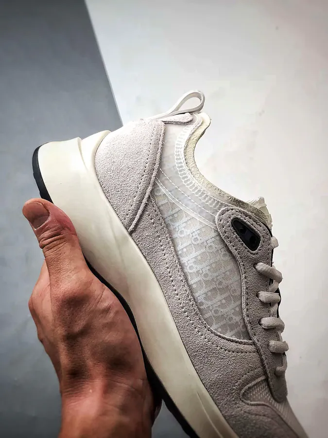 Dior B25 Oblique Runner Sneaker in Ivory