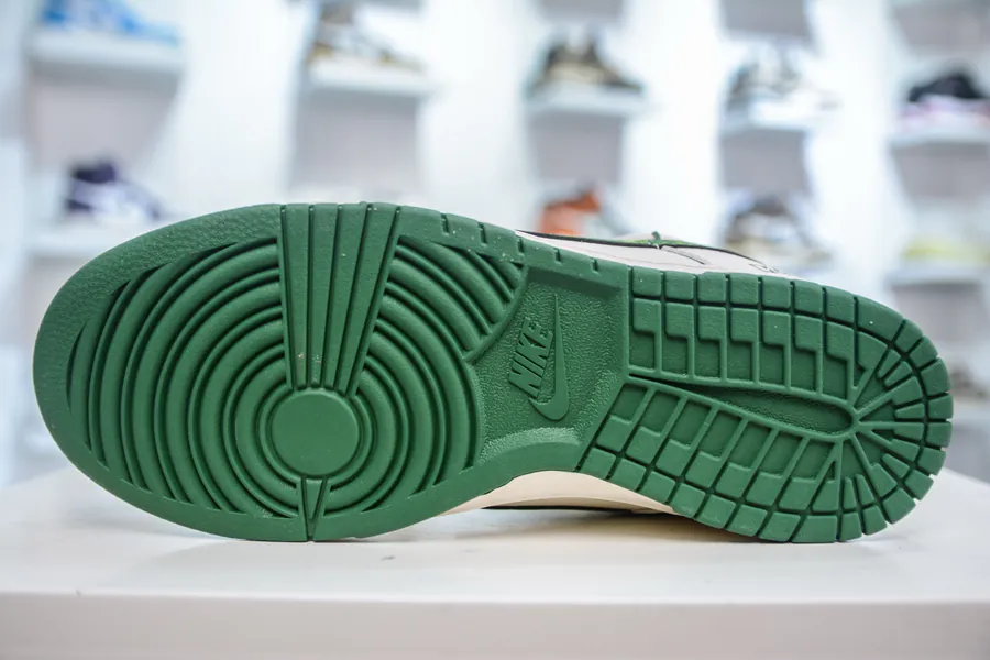 SB Dunk Low x Louis Vuitton Collaboration White Green Straps