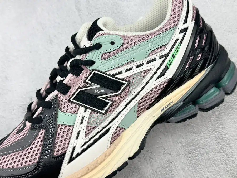 New Balance NB 1906 in Pink Black