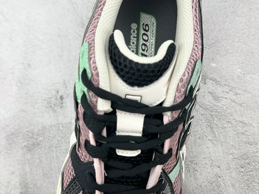 New Balance NB 1906 in Pink Black